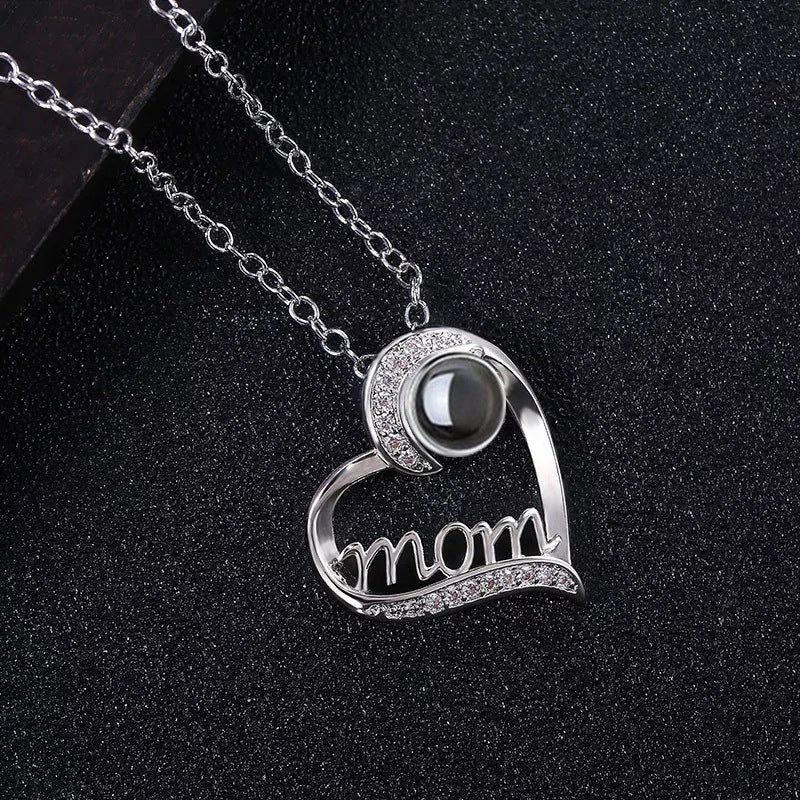 Sólo mamá es buena en el mundo -Collar de proyección